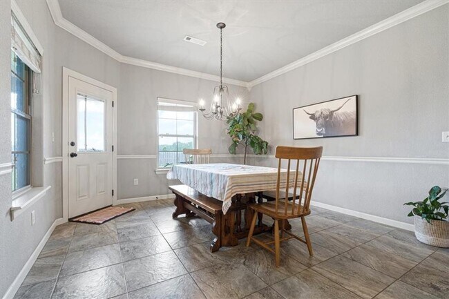 Building Photo - 711 Tamarron Dr