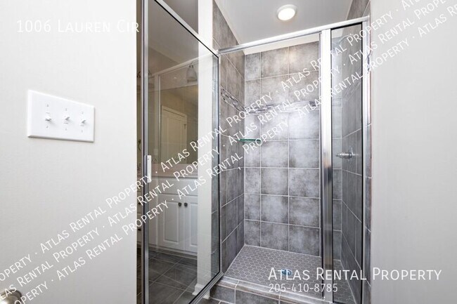 Building Photo - 1006 Lauren Cir E