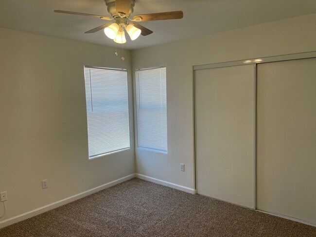 Building Photo - 1171 Regency Dr
