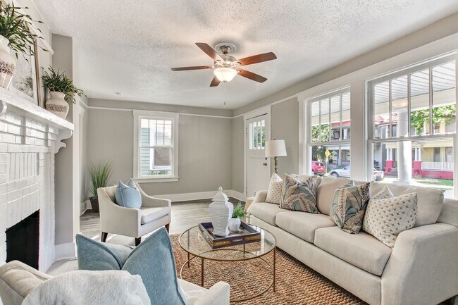 Building Photo - Charming historic home near downtown