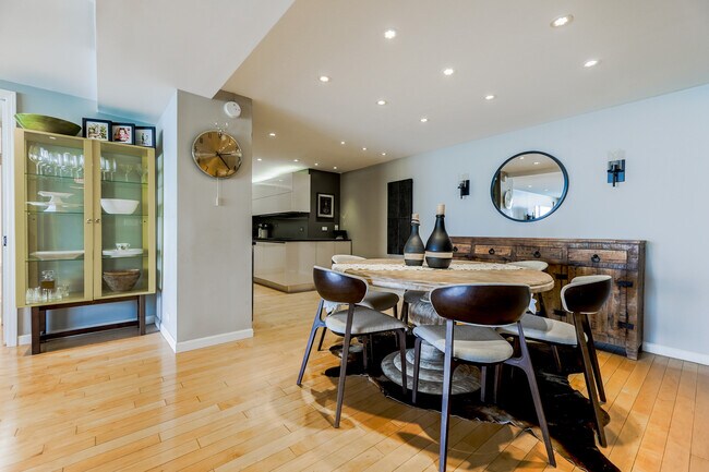 Building Photo - 1212 N Lake Shore Dr