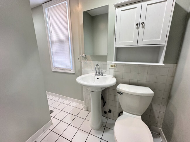 Building Photo - 4453 N Kilbourn Ave