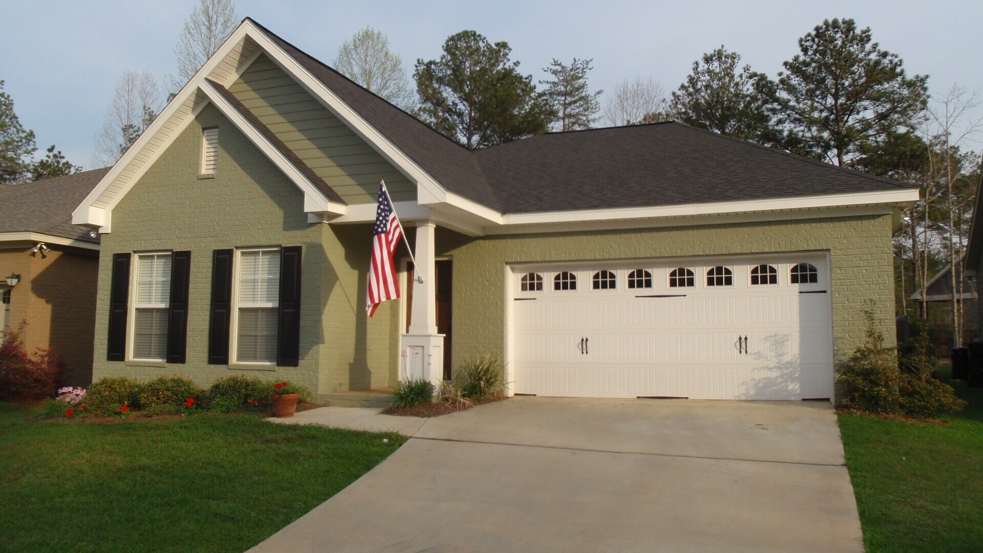 Curb appeal galore in a fantastic neighborhood - 409 Redbud Cir