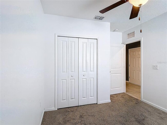 Building Photo - 450 Taft Dr