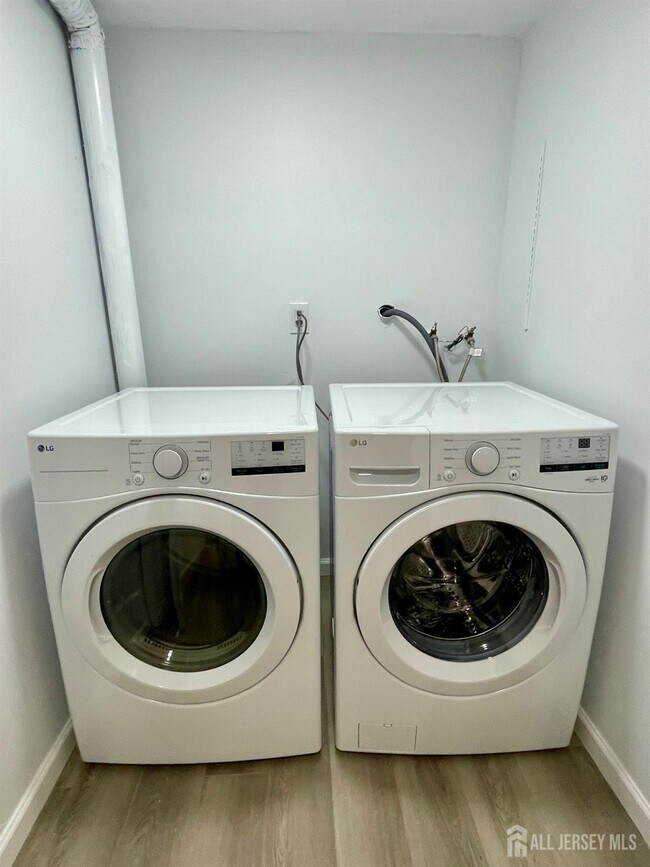 Building Photo - 1307 cricket Ln