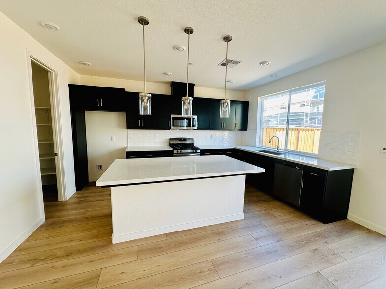 Building Photo - 5451 Knights Valley Ln