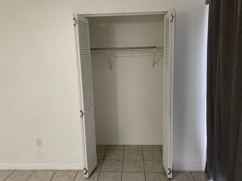 Building Photo - 7380 Albany Rd