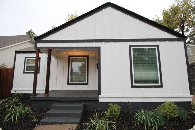 Building Photo - Ryan Place- Short to Mid-Term Rental Fully...
