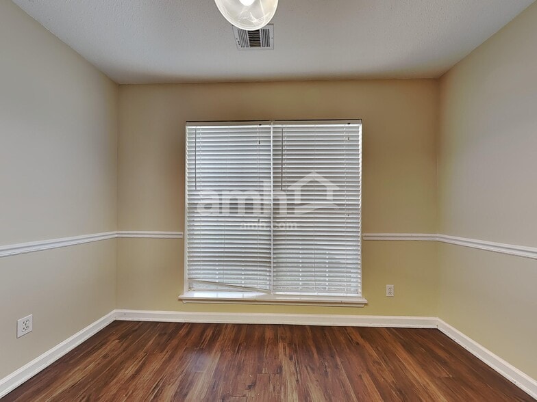 Building Photo - 249 Longleaf Cir