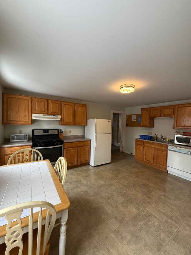 Building Photo - TOUR 5/21 4PM-5PM First Floor 1-Bedroom Ap...