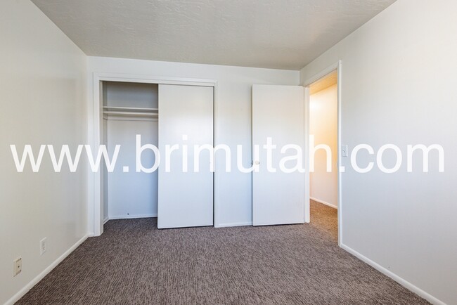 Building Photo - 646 E 5640 S