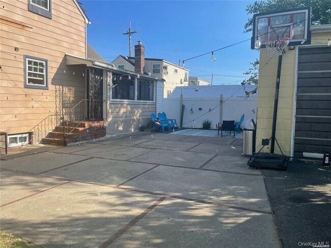 Building Photo - 25 Grand St