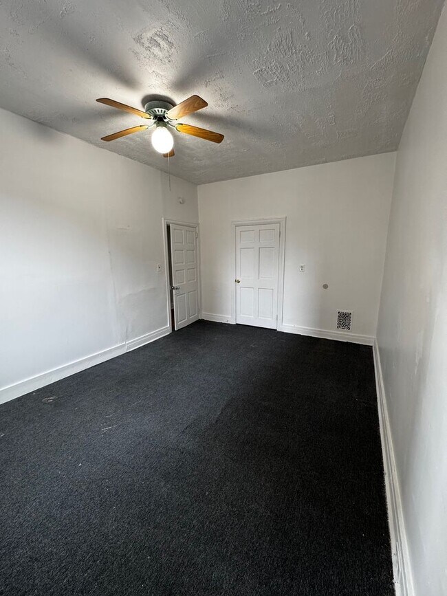 Building Photo - 4 Bedroom Row Home-39 N 10th St, Lebanon, PA