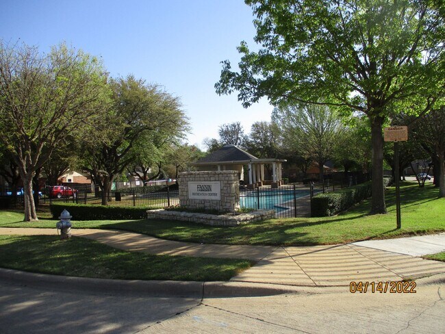 Building Photo - 2505 Mesa Glen Dr