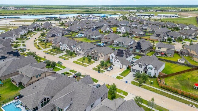 Building Photo - 3010 Flora Manor Dr