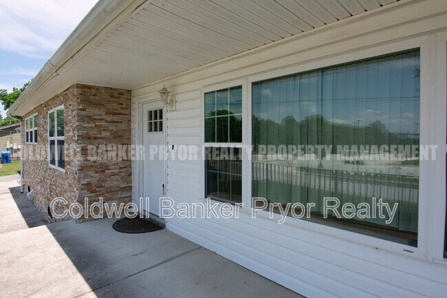 Building Photo - 4890 College Dr E