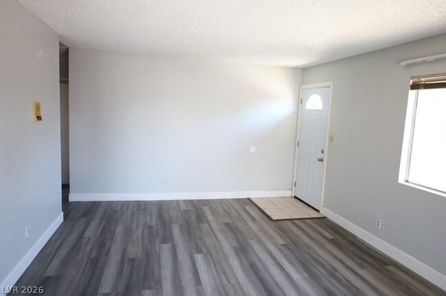 Building Photo - 1309 E Cartier Ave