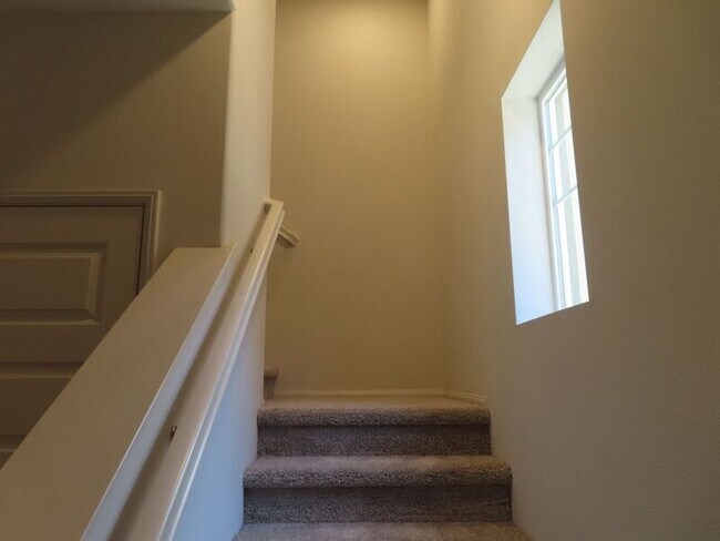 Building Photo - 40585 Melrose Dr