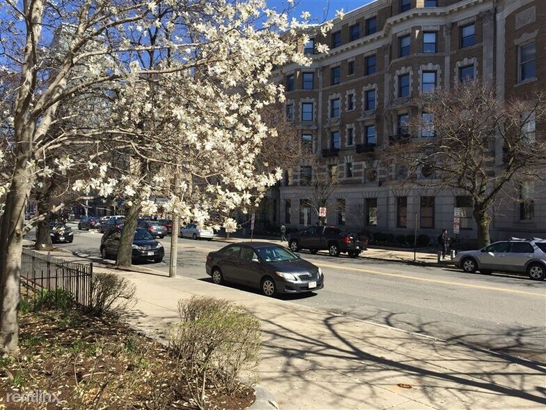 Building Photo - 1111 Boylston St