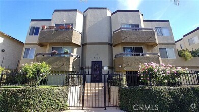 Building Photo - 6010 Romaine St