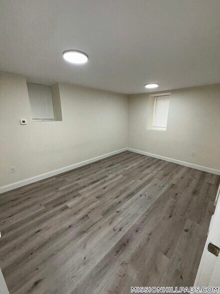 Building Photo - 26 Hazelwood St