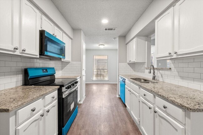 Building Photo - Affordable South Fort Worth Half Duplex