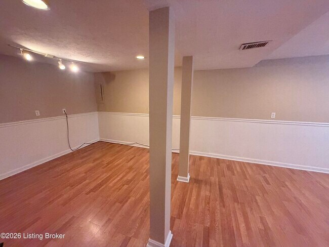 Building Photo - 8401 Cloverport Dr