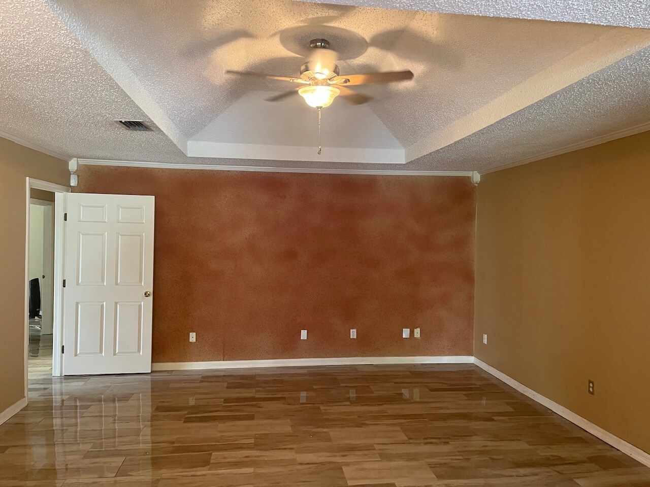 Building Photo - 15457 Woody Dr