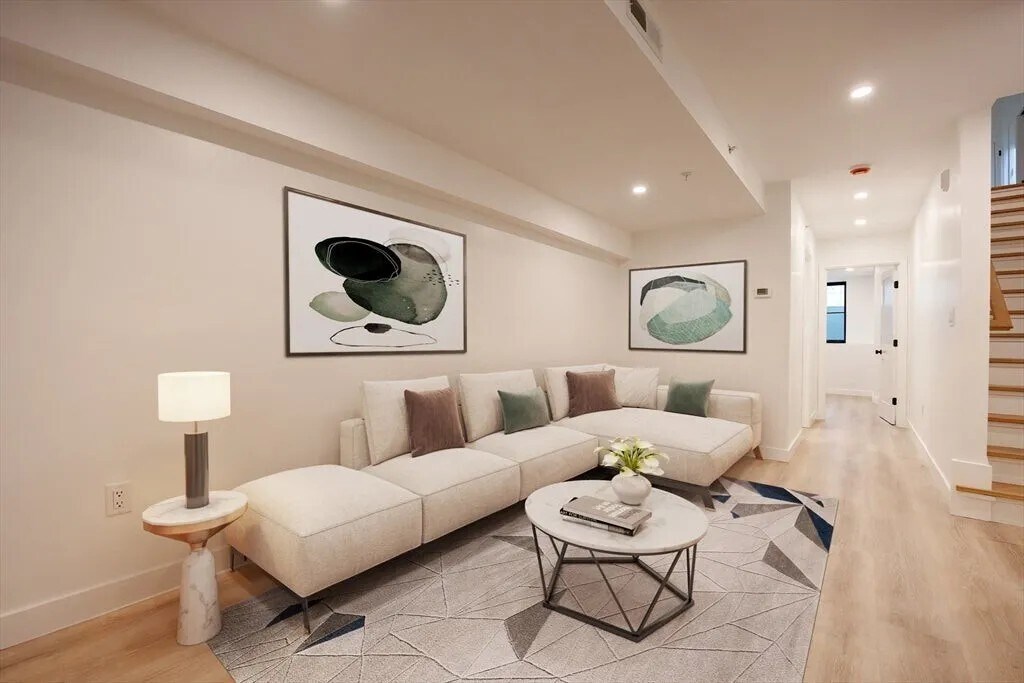 Building Photo - 12 George St