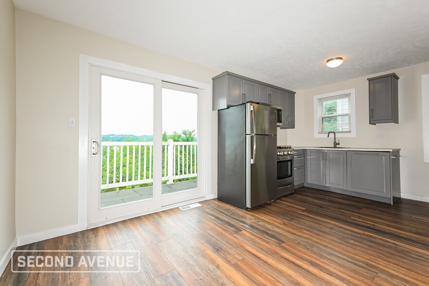 Building Photo - 182 Liberty St