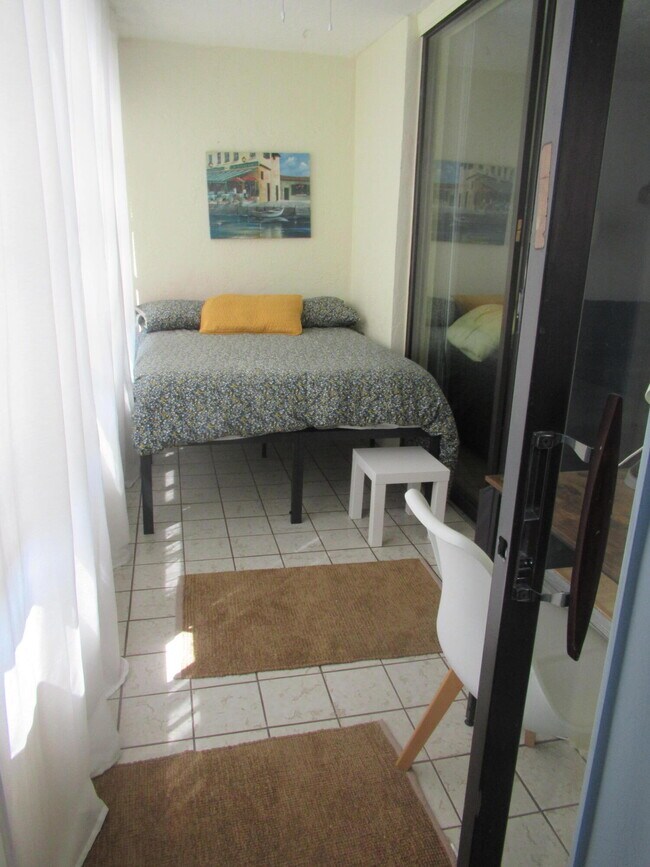 Building Photo - 2841 Somerset Dr