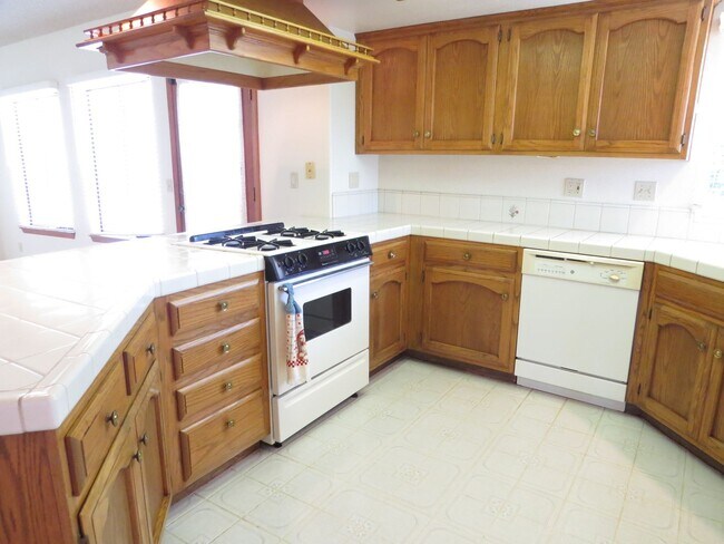 Building Photo - Fabulous Find!