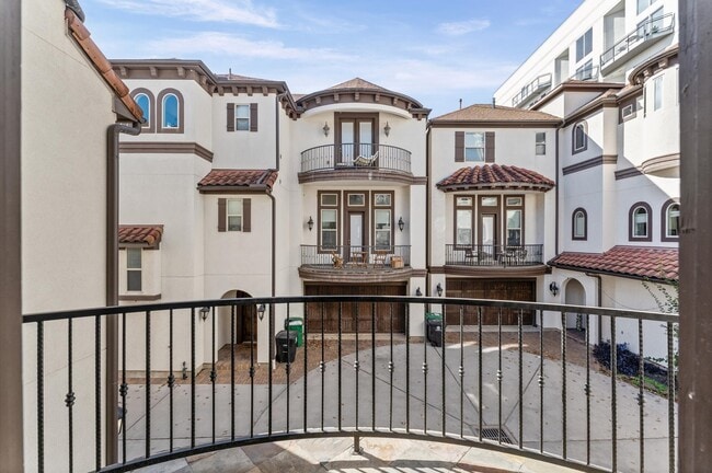 Building Photo - 1306 Hawthorne St