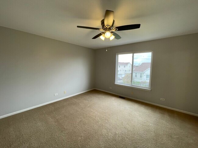 Building Photo - 1624 Fieldstone Dr N