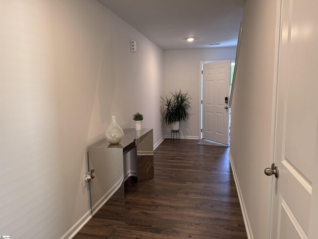 Building Photo - 1883 Bridle Ln