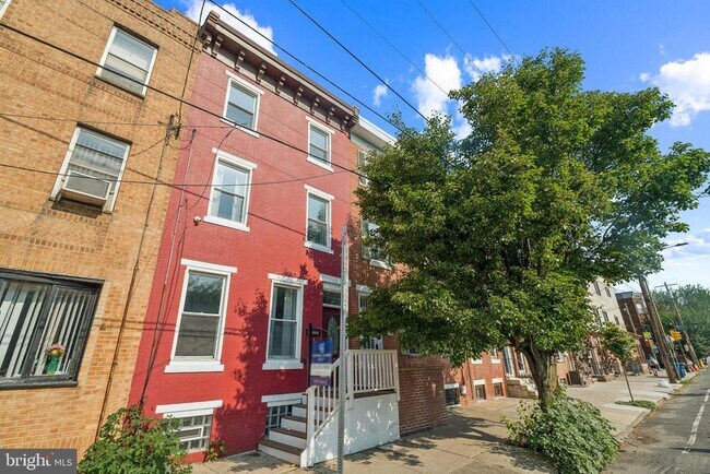 Building Photo - 1210 S 11th St