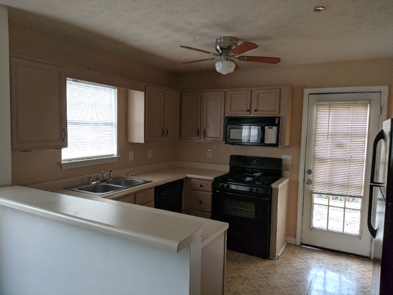 Building Photo - 2355 Wellington Cir