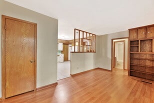 Building Photo - 2218 W Saint Louis St