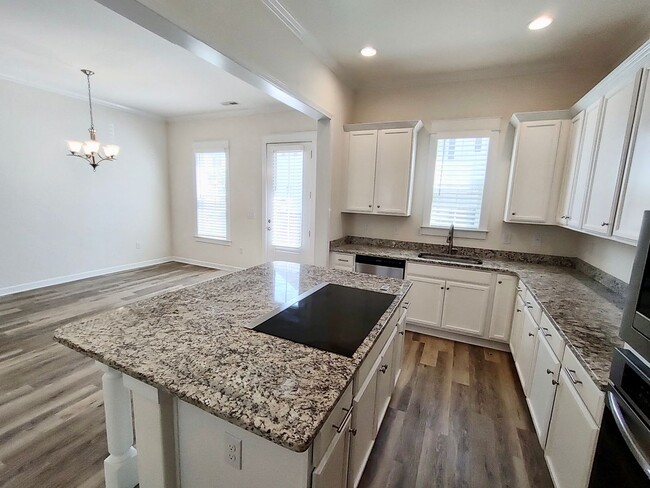 Building Photo - LUXURIOUS HIGH-END 2-story townhome in Market Common - walk to everything!