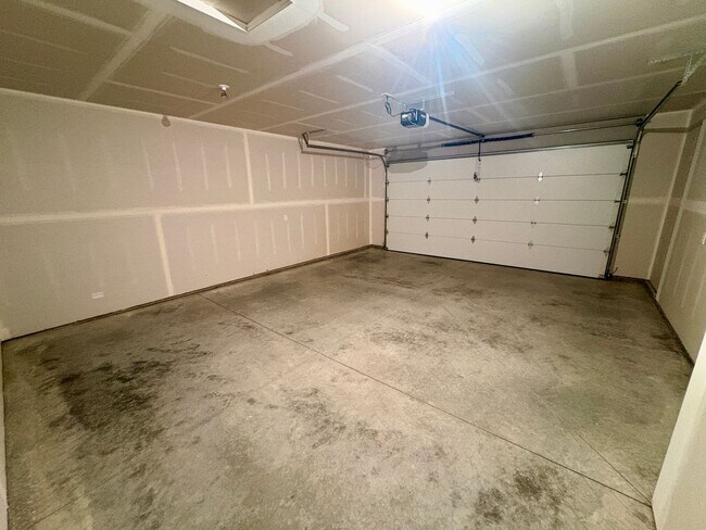 Building Photo - 4605/4607 Twisted Pine Dr