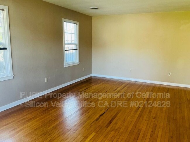 Building Photo - 624 Button St