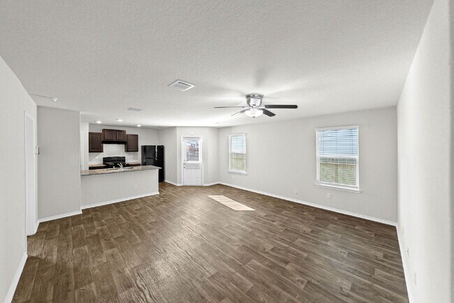 Building Photo - SOLAR Powered Home for Utility Savings! 1 MONTH FREE RENT WITH 18 - 24 MONTH LEASE!!! AVAILABLE T...