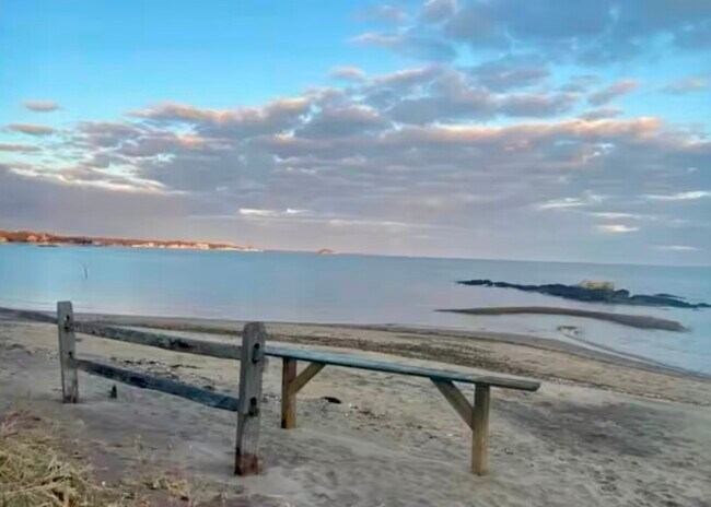 Building Photo - 32 Bassett Ln