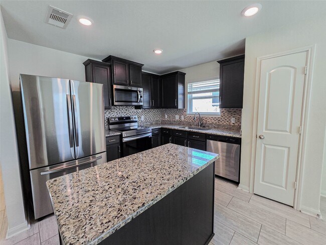 Building Photo - 332 Lone Mountain Dr