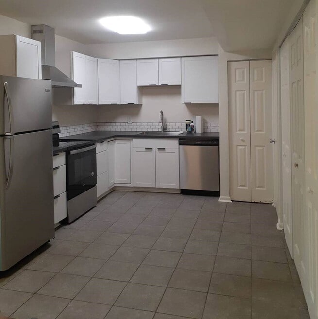 Updated kitchen with tile! - 2730 Gatewood Cir