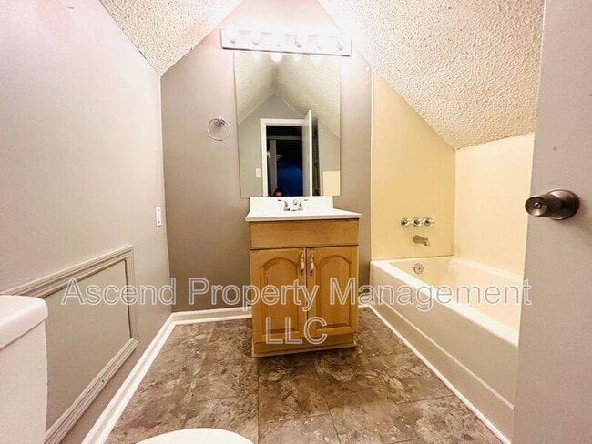 Building Photo - 215 S Moore Rd