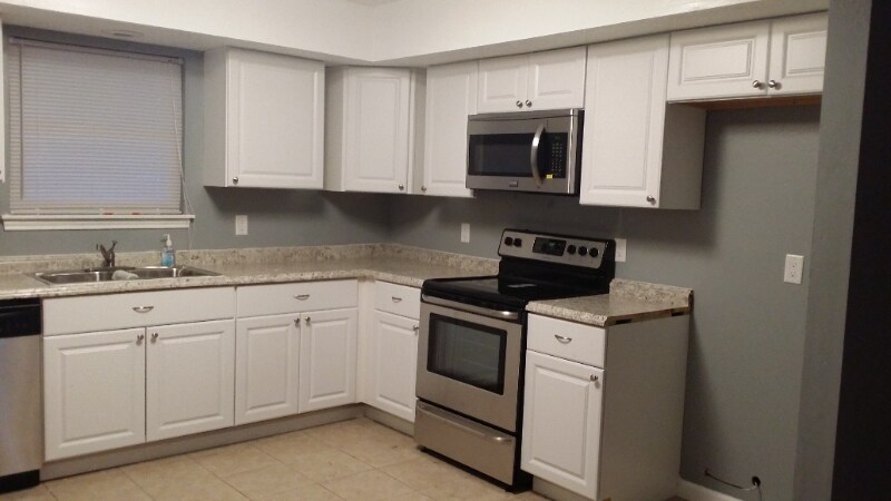 Building Photo - 1601 Yorktowne Dr
