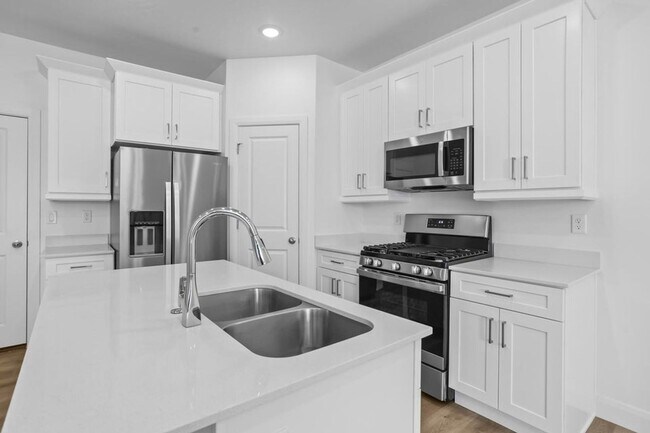Building Photo - Beautiful 3 Bedroom Townhome in Desert Col...