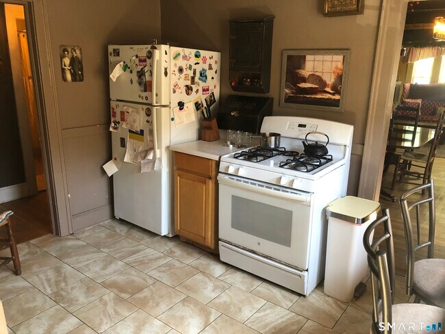 Building Photo - 317-319-319 Garden St