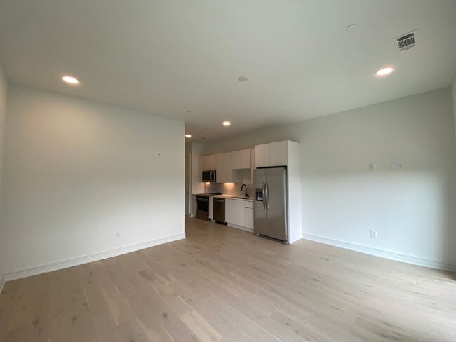 Building Photo - Ludlow Studio in Historic Buena Vista!